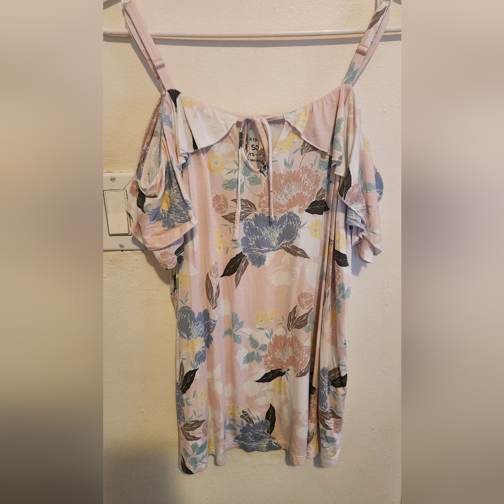 Torrid cold shoulder floral pink top - Picture 4 of 7